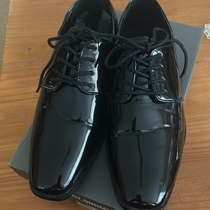 Men’s black patent dress shoes